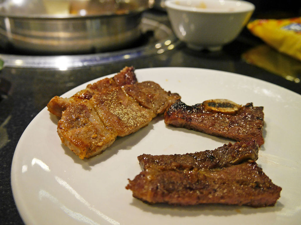 天外天精緻無煙燒肉_單骨牛小排%26;豬排_201801.JPG 天外天精緻無煙燒肉_單骨牛小排%26;豬排_201801.JPG