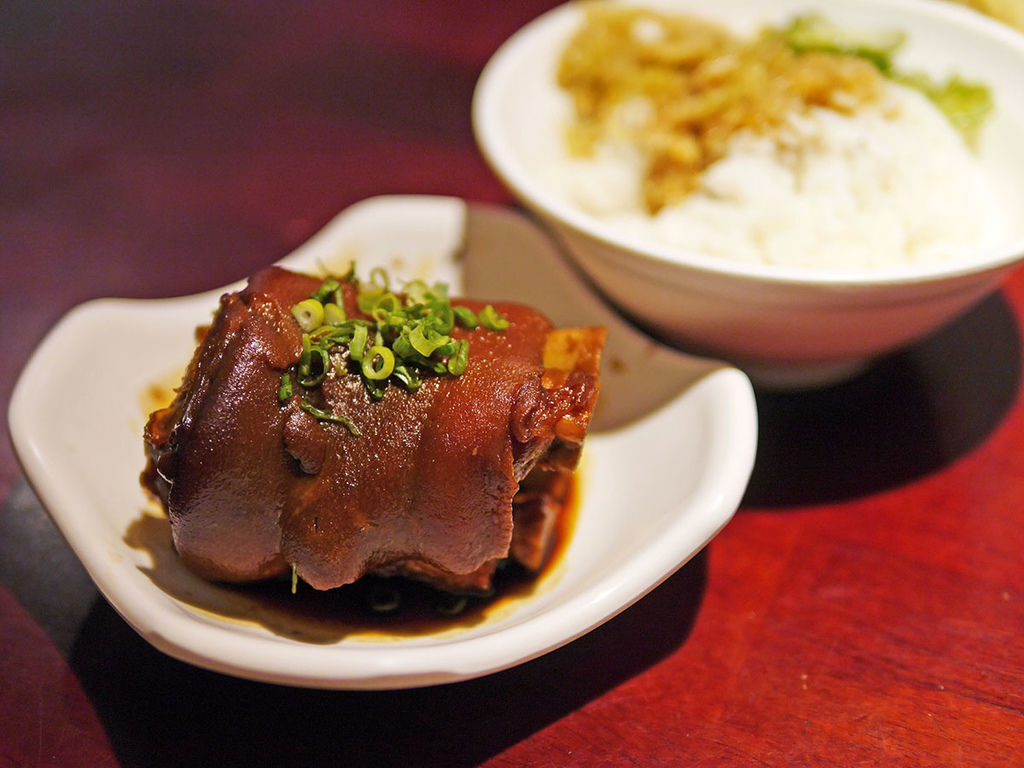 大稻埕魯肉飯_中段豬腳飯_115615.JPG