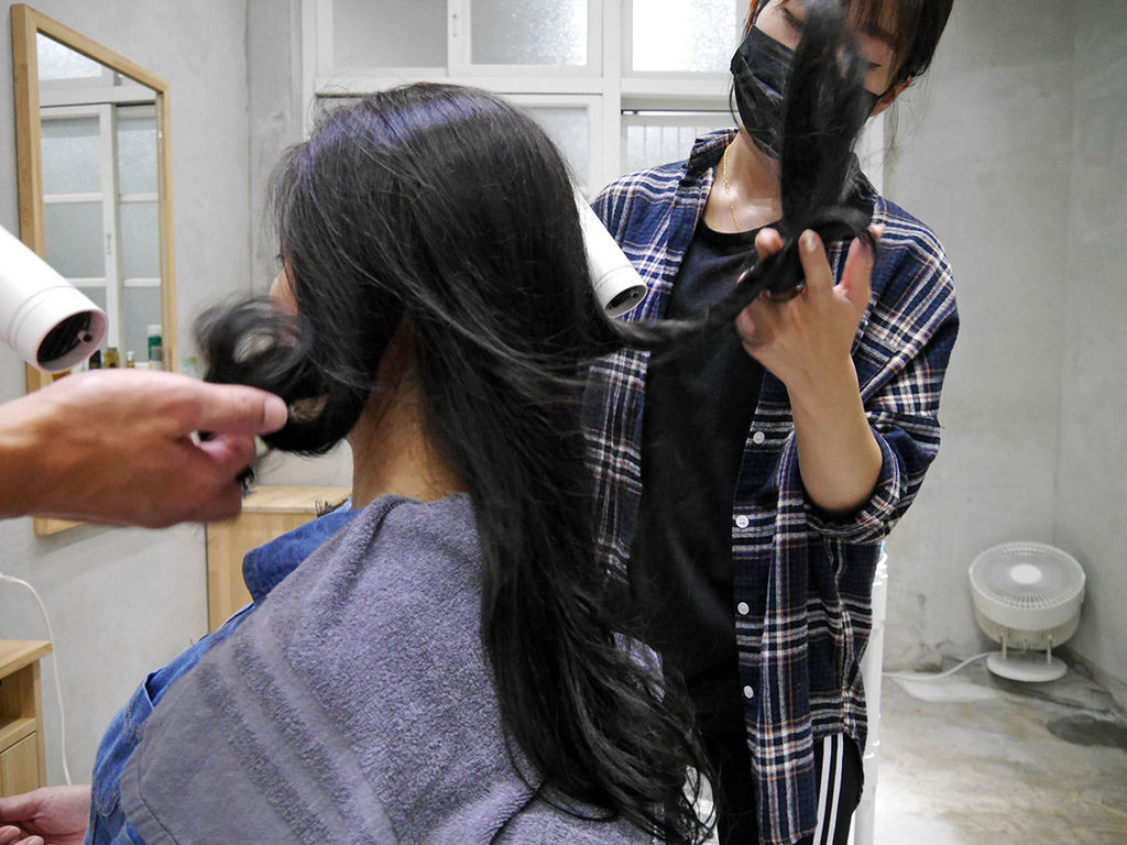 天井 Hair Salon_手繞吹_175856.JPG