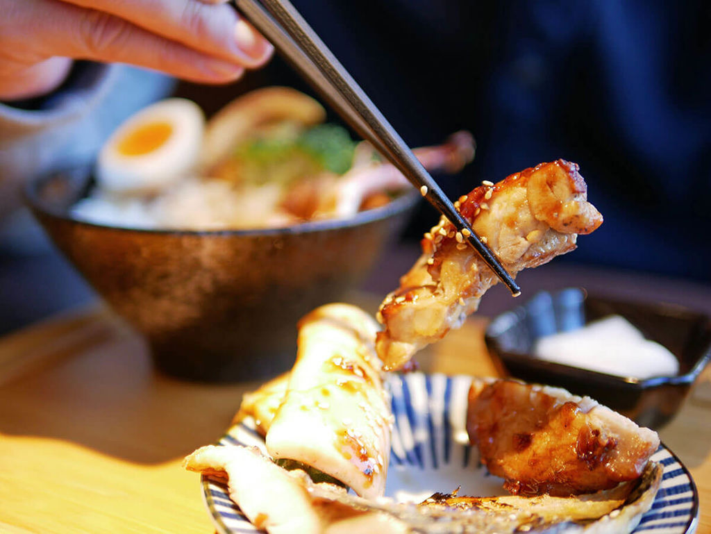 大河屋_松山店限定_特上海陸三拼丼_放山雞_173650.JPG