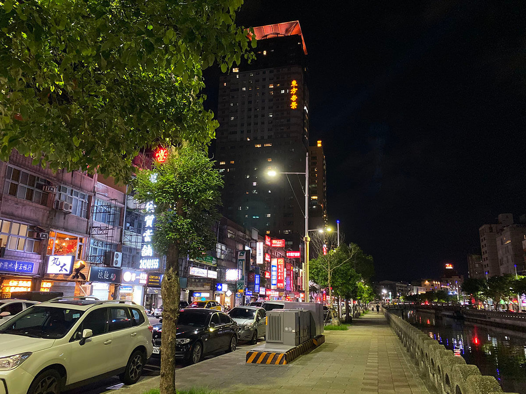 丸太。屋台風浜燒場_田寮河_205019.JPG