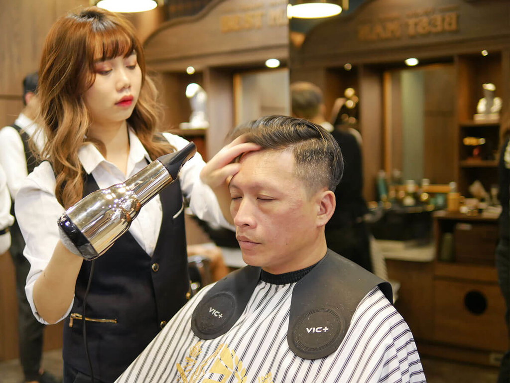 男士剪髮 台北大安 台電大樓站 好男人理容院bestman Barbershop 師大分舵 Lina 設計師 師大商圈專業男士理容 理髮 經典後梳油頭打造紳士型男