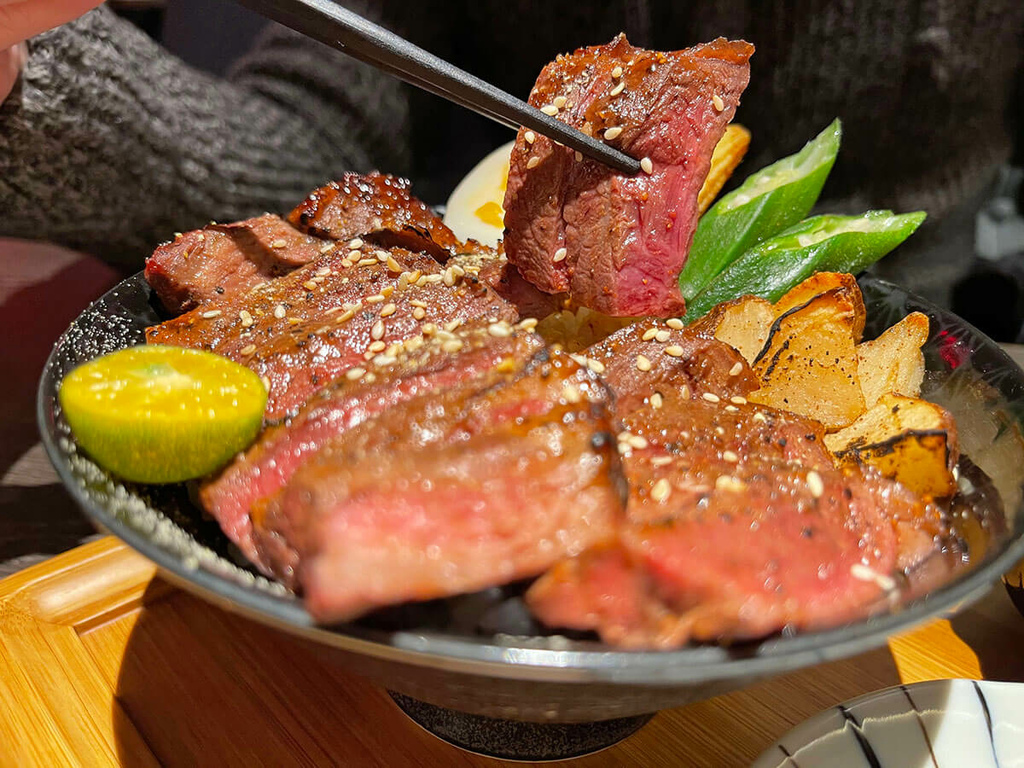 大河屋_翼板牛排丼_210633.JPG