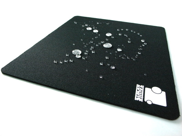 美國進口ZOWIE GEAR P-RF遊戲專用防潑水滑鼠墊2.JPG 美國進口ZOWIE GEAR P-RF遊戲專用防潑水滑鼠墊2.JPG