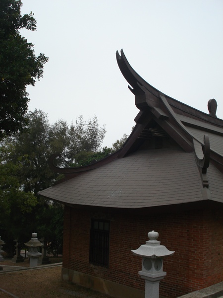 神社側面