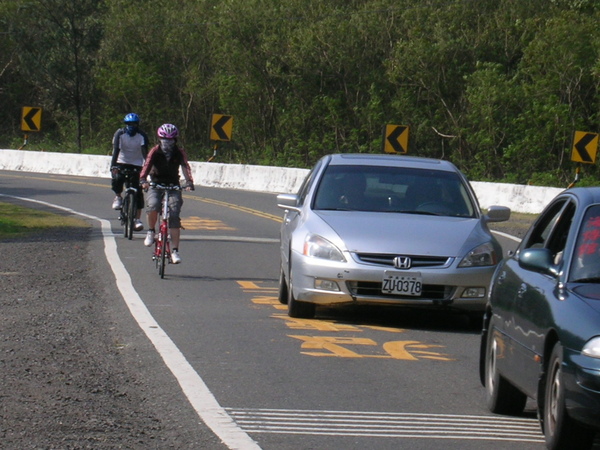 與汽車爭道.JPG