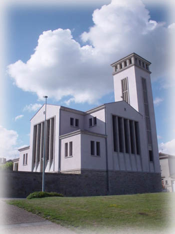 今日，法國在歐哈杜村舊址旁重建了村落與其教堂