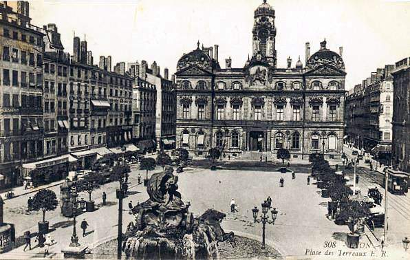 LYON POSTCARD