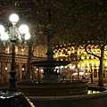 夜裡，羅浮宮旁的Palais Royal