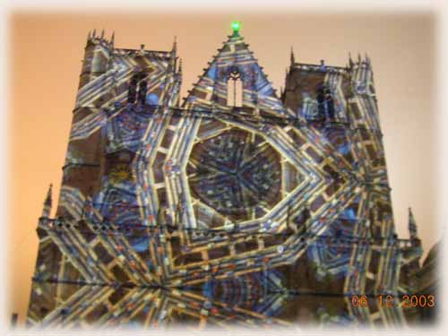 真是一場令人嘆為觀止的光影饕餮