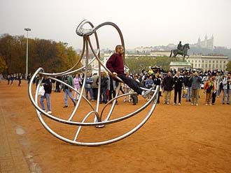 廣場上滿滿的人群