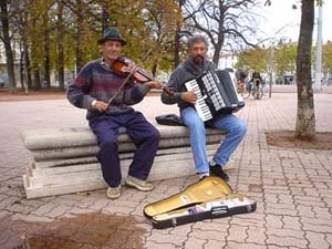 里昂Bellecour紅土廣場上的賣藝人