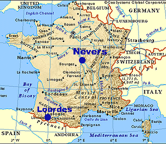Nevers與Lourdes法國相對地理位置圖