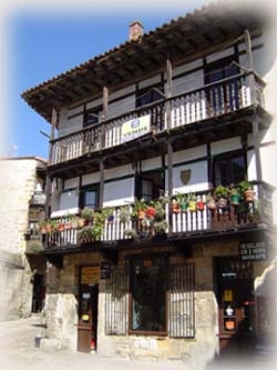 旅途中經過的北海濱小鎮~聖堤拉娜Santillana del Mar傳統木屋