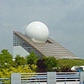 如同高爾夫球嵌頂的未來建築~「Le Pavillon du Futuroscope未來世界之幕」