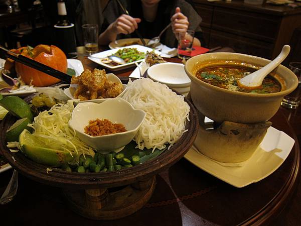 12泰國傳統豬肉湯米線鍋