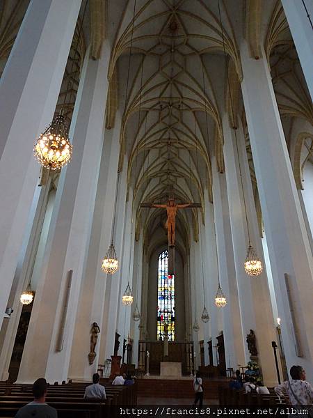 20190604慕尼黑教堂高挑的中殿