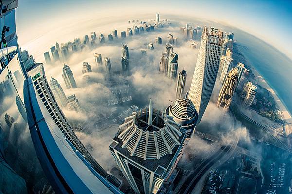 a-blaze-with-light-dubai-in-fog-sebastian-opitz-1