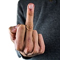 middle-finger-2790310_1280.jpg