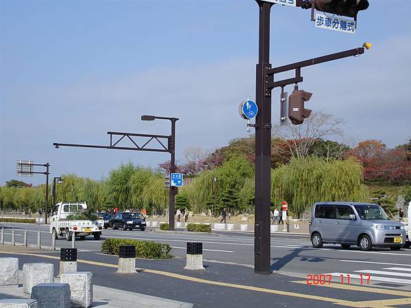 日本的紅綠燈都備有盲人專用的鳥叫聲