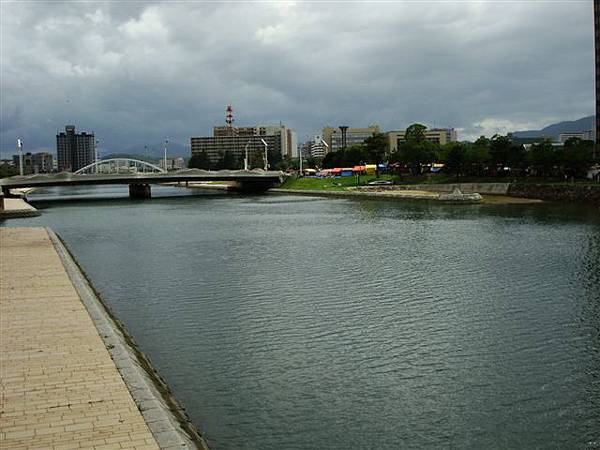 日本的河川都整頓得美美的