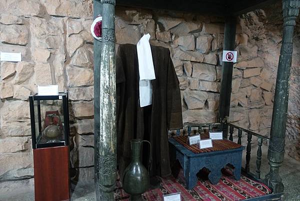 《中亞自助16》吉爾吉斯Osh奧什- 所羅門山洞博物館--自