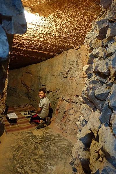 《中亞自助16》吉爾吉斯Osh奧什- 所羅門山洞博物館--自