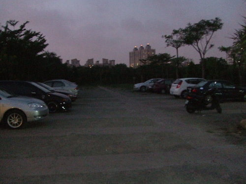 甜客廳停車場.jpg