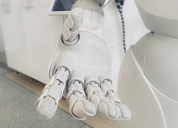 robot-hand-583x420-4.jpg