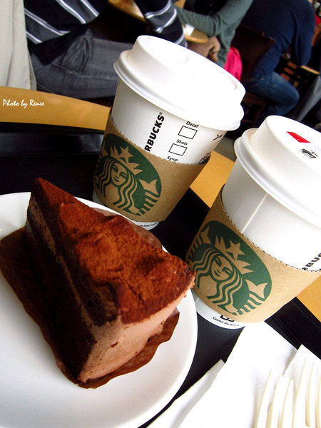 Starbucks 星巴克咖啡巧克力松露蛋糕 Renee S 雙城故事blog 痞客邦
