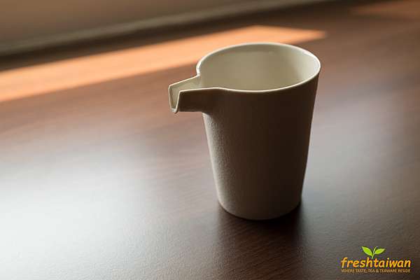 常用茶器茶具介紹 茶壺壺承茶海茶盤聞香杯茶杯杯托茶濾茶罐茶荷水方茶則茶針茶夾茶漏茶巾評鑑杯組 Freshtaiwan 茶 行 手工茶壺茶具配件 鑄鐵壺的部落格