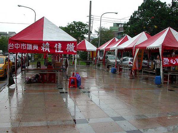 前置作業中，雨下不停