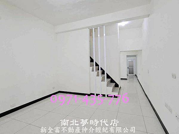 文賢學區車庫透天~990萬