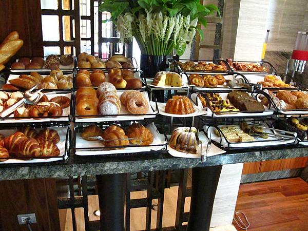 Siam Kempinski Hotel Bangkok Deluxe Breakfast