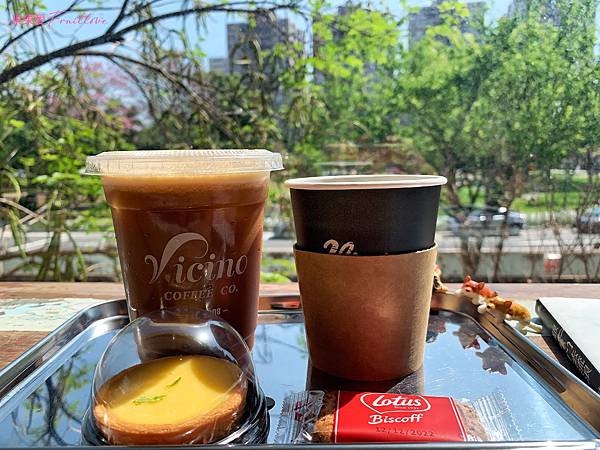 彰化|右舍咖啡:濃濃書香與咖啡香!文青風老宅咖啡廳,大片落地窗賞綠意視野 右舍咖啡,文青風,老宅咖啡廳,寵物友善,落地窗,書香,員林,彰化,員林市,咖啡廳,右舍咖