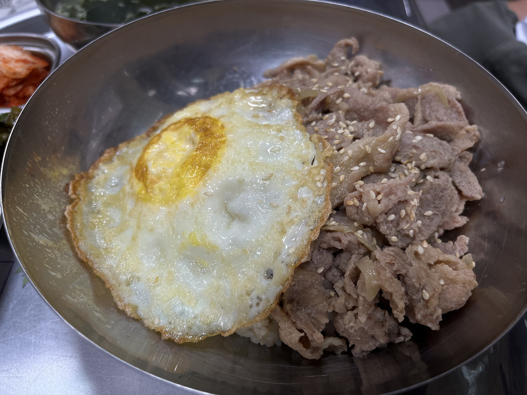 {汐止餐廳}韓國人開的韓國家庭料理，多人推薦的冷面抬頭一看心