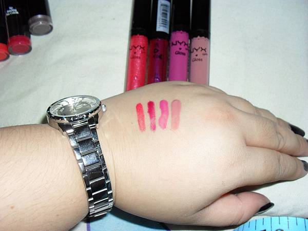 NYX Round Lipgloss-SoapOperaQueen-QueenOfAfrica-DollPink-RealNude-04