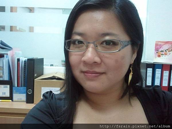 Office Week LOTD-22Mar12-AmuSe Big Fan Makeup Kit-Earth Tones24-with Glasses