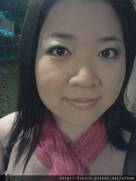 LOTD-Tropics Pineapple Fizz-4-at bus stop