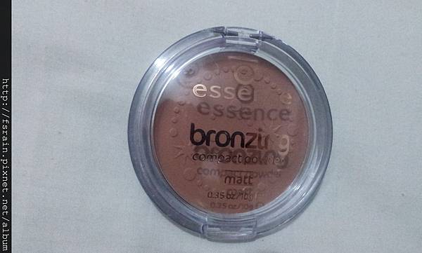 essence Bronzing Compact Powder Matte-02 Love to be matte-1