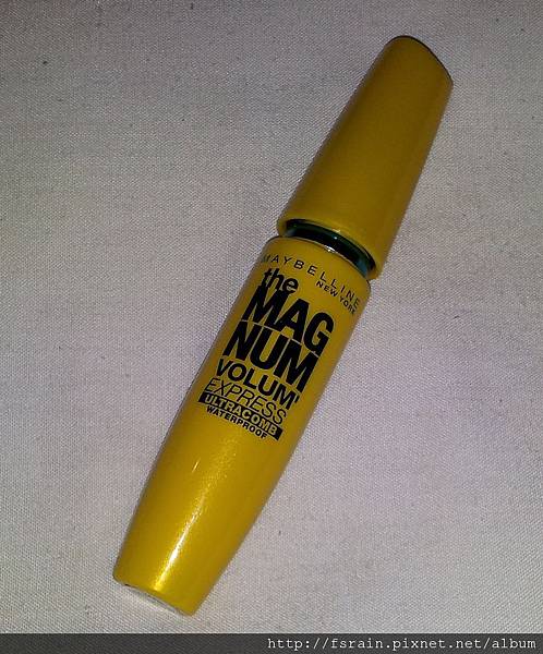 Maybelline-TheMagnumVolumExpressWaterproofMascara-UltraComb-01