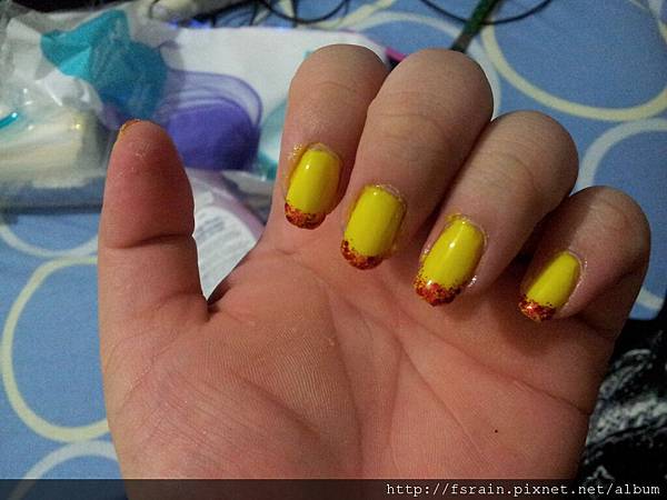 NOTD-20120218-Yellow wRed Glitter Tips-01