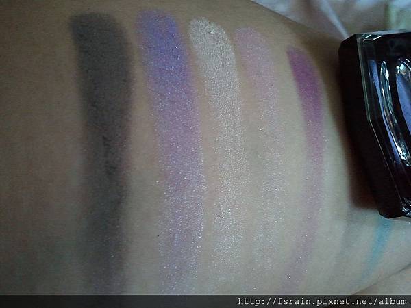 Daiso Diamond Eyeshadow & Eyebrow Palette-Purple-swatch-03