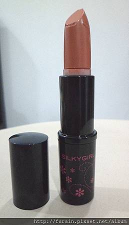 SilkyGirl MoistureShine LipColour-01 Naked Truth-08