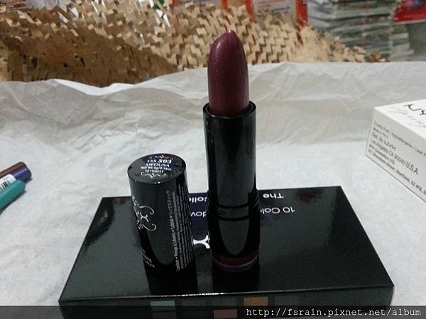 CherryCulture-4th-NYX Round Lipstick-Medusa-04.jpg