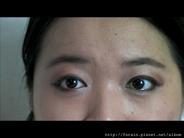 Daiso Makeup Challenge-Video1-Warm Earthy Eyes--Snapshot-primer done on both eyes and dried abit.png