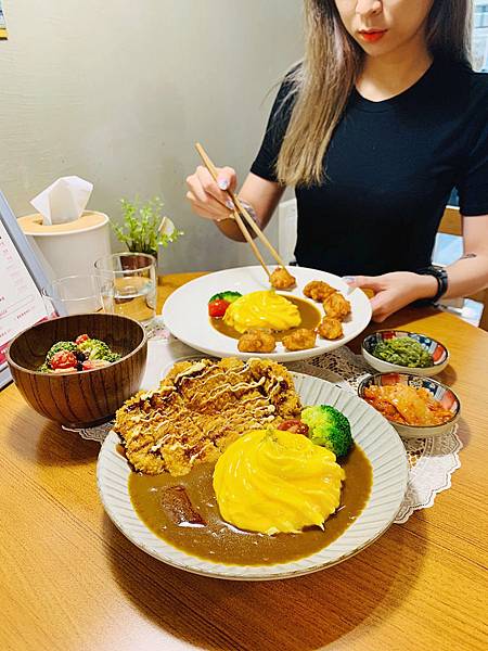 
《台中》台中北區，咖啡廳質感的咖喱專賣店，渼金日食·渼金咖