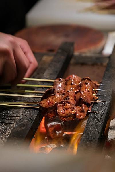 《台中》隱身在西區模範市場內的無菜單日式燒鳥 鳥室 TORI