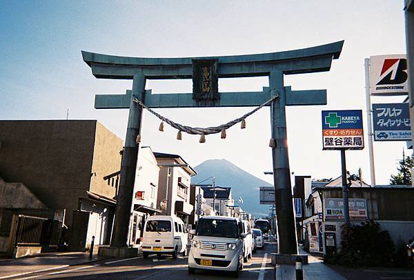 富士山與鳥居 富士吉田市 金鳥居.jpg