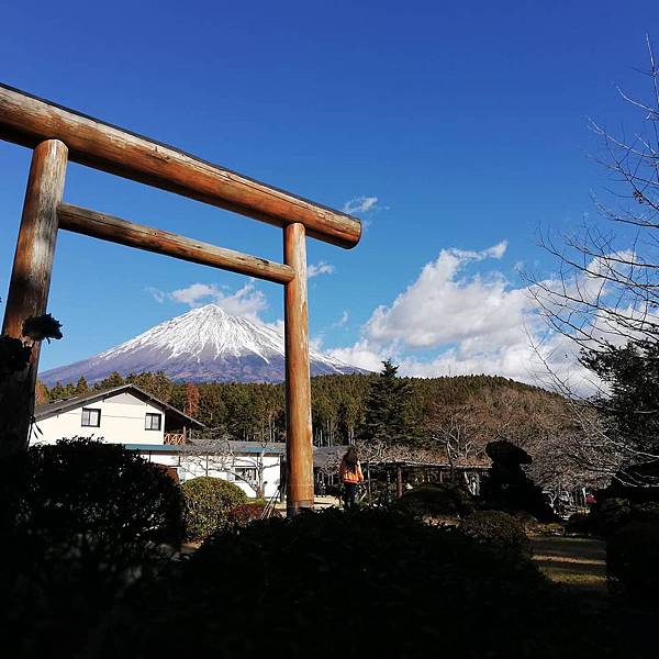 富士山與鳥居 靜岡 奇石博物館.jpg